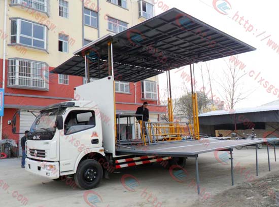 國(guó)四勁卡舞臺(tái)車